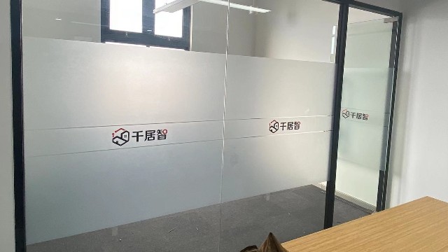 上海磨砂膜哪家好_ 如何将自然元素融入玻璃装饰画中？