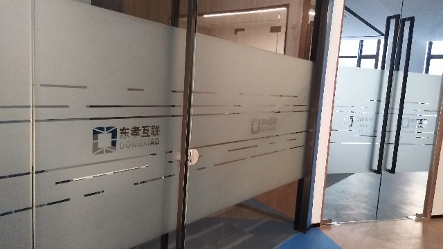 玻璃隔断磨砂贴膜
