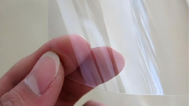 玻璃贴膜后如何检查膜是否贴合良好？
